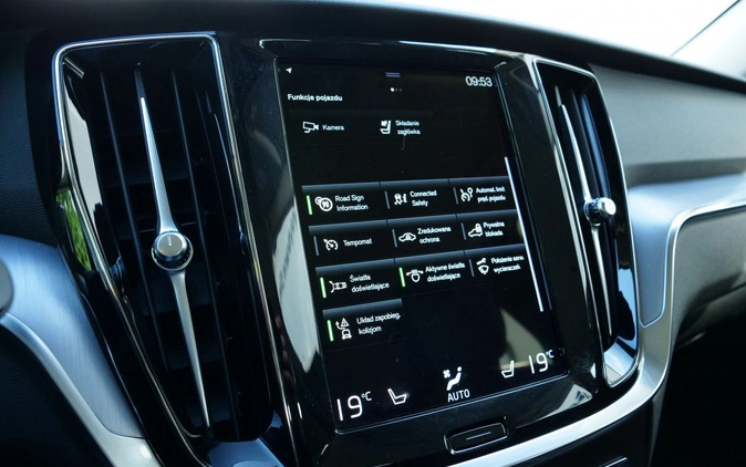 Volvo V60 cena 139900 przebieg: 46500, rok produkcji 2021 z Węgrów małe 596